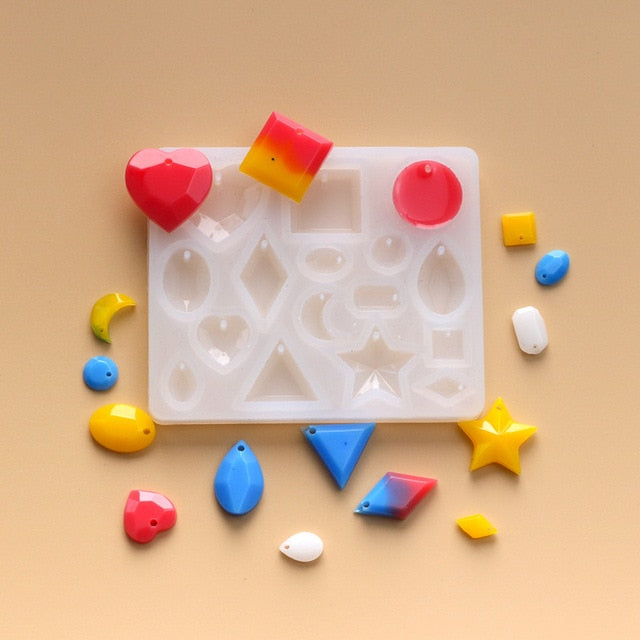 A variety of heart-shaped round oval rectangular silicone stud molds Mixed jewelry epoxy resin molds DIY jewelry making tools